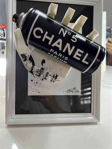 bombe peinture chanel|Art Stray.